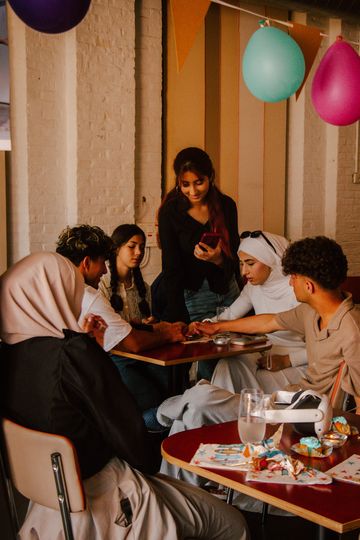 Samen aan tafel tijdens de iftar